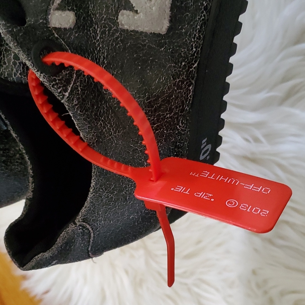 Off White c/o VIRGIL ABLOH Black Crushed Leather '2.0' Sneakers - Picture 6 of 8